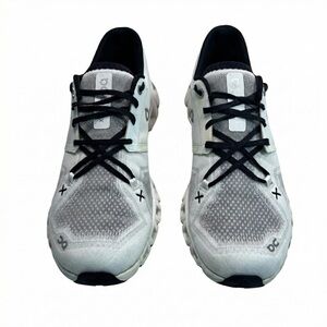 On Cloud X 3 Women's Size 8.5 White Black Running Training Shoes Gym Sneakers